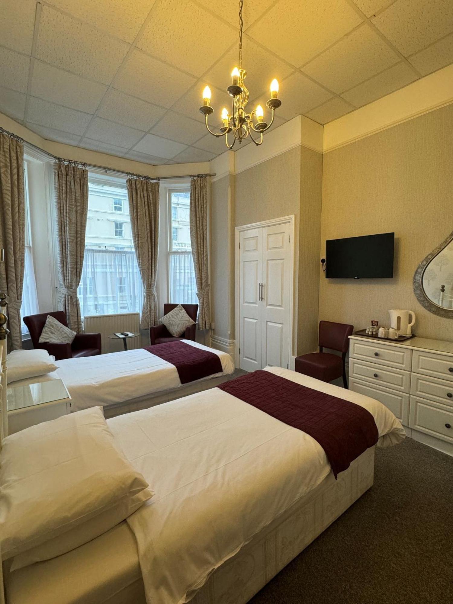 Haddon Hall Hotel Истборн Стая снимка