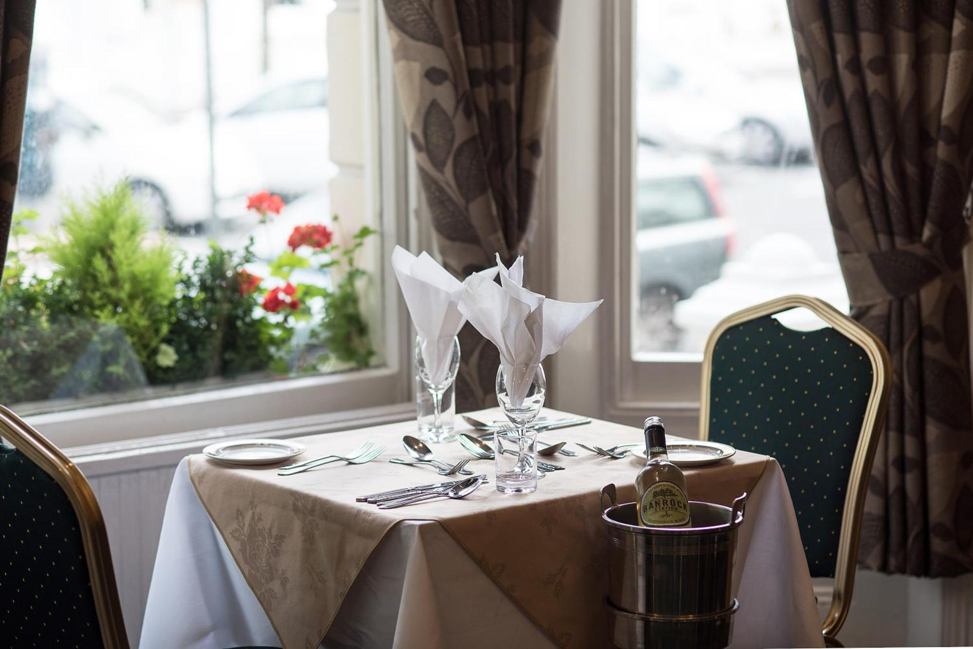 Haddon Hall Hotel Истборн Екстериор снимка