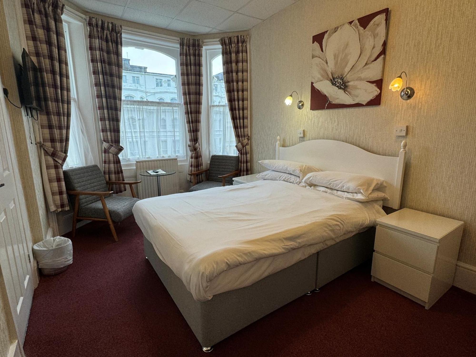 Haddon Hall Hotel Истборн Стая снимка