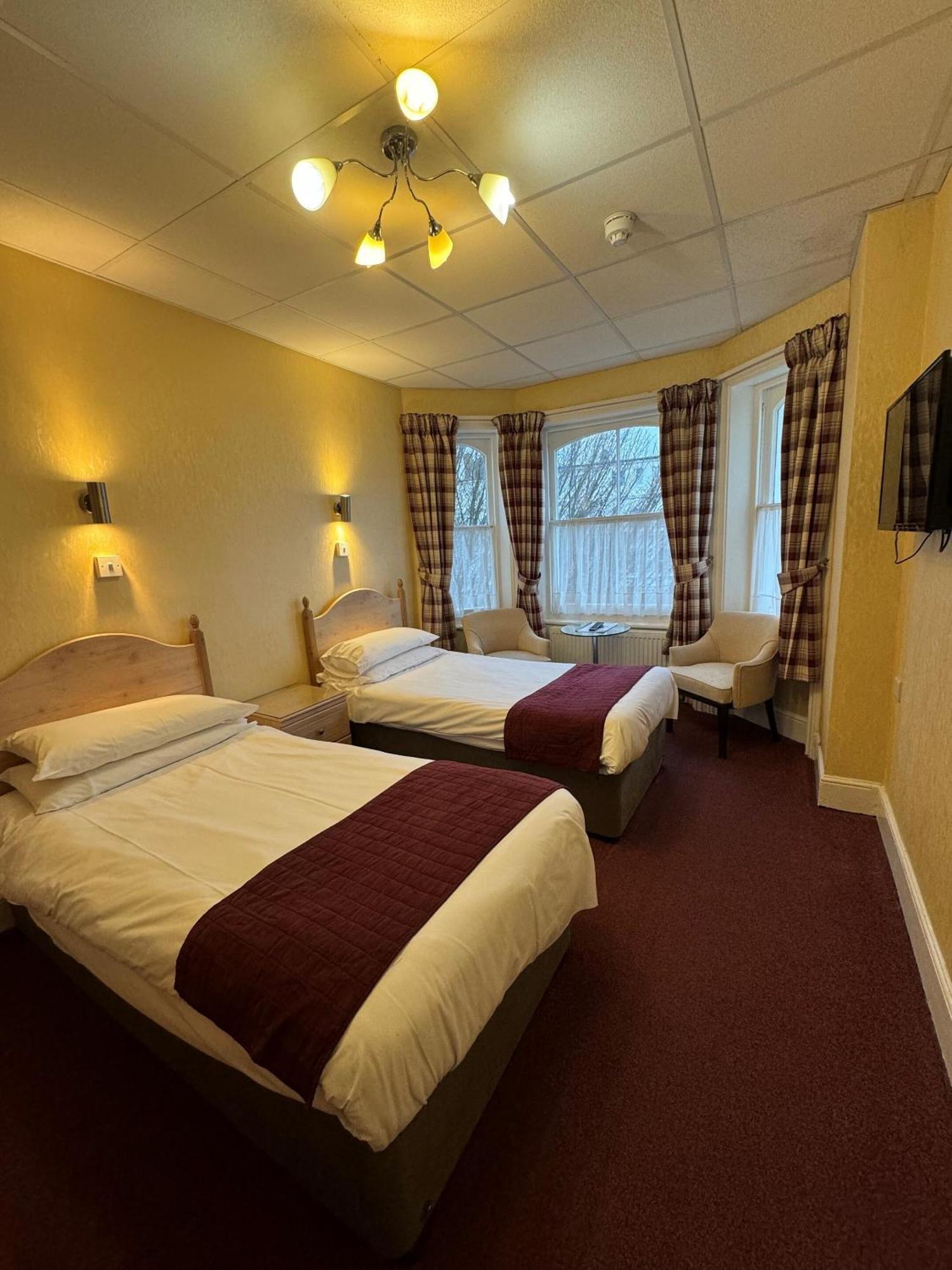 Haddon Hall Hotel Истборн Стая снимка