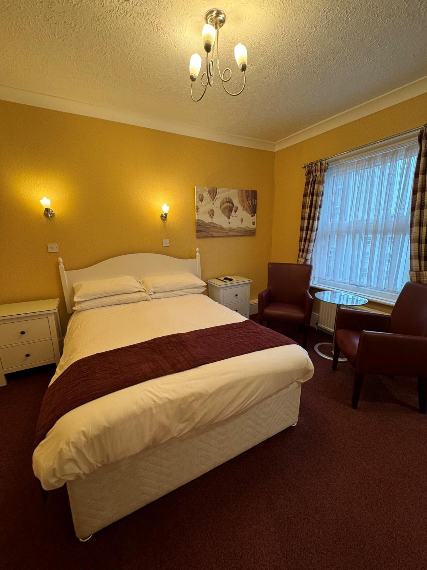 Haddon Hall Hotel Истборн Стая снимка