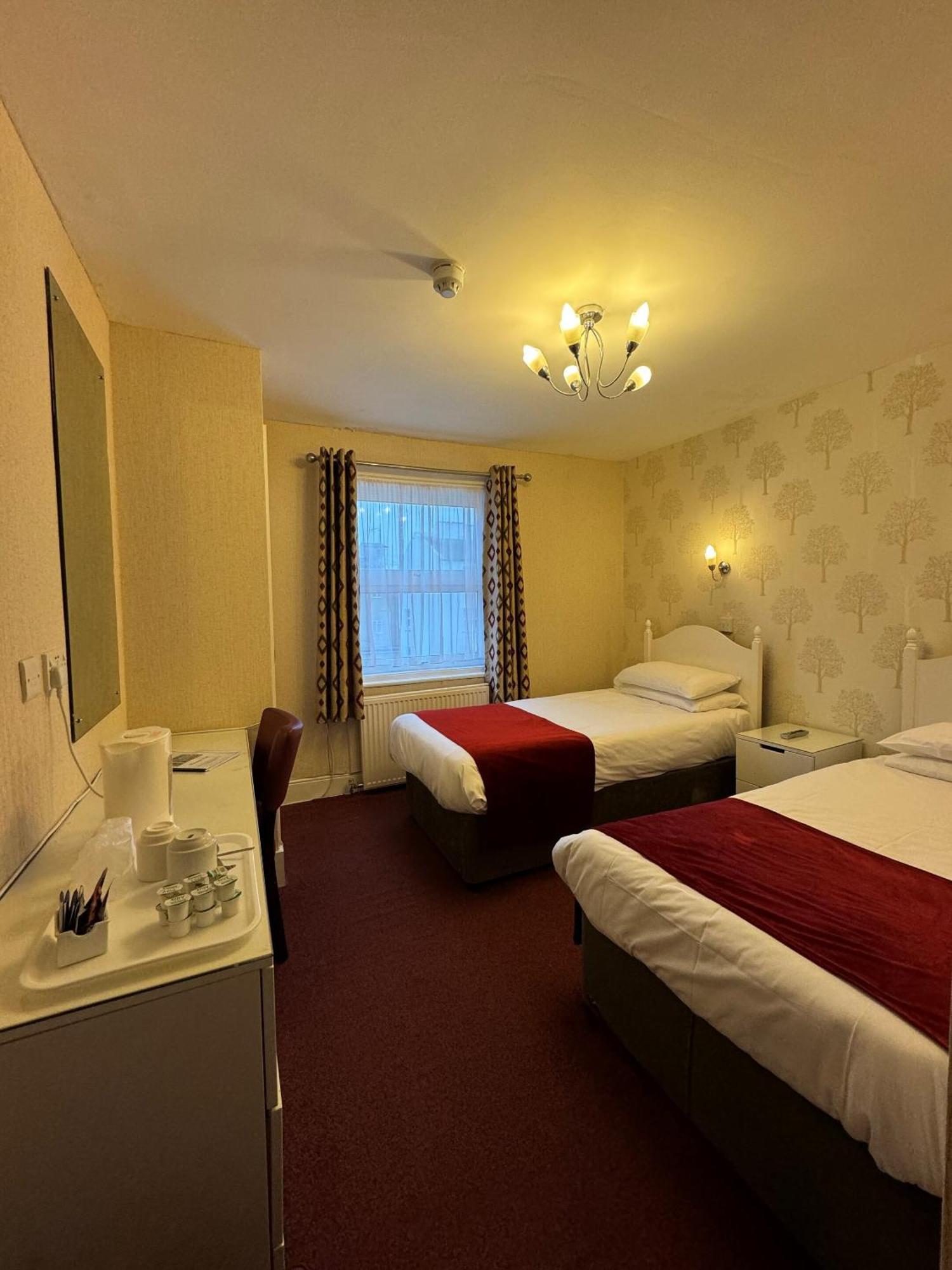 Haddon Hall Hotel Истборн Стая снимка